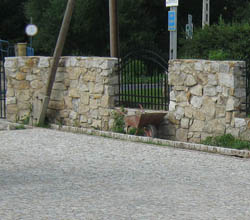 mury z kamienia granitowego